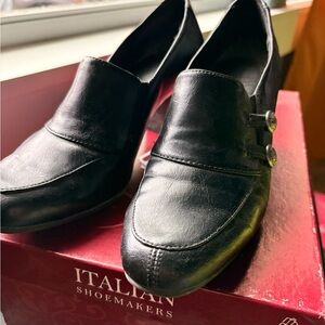 Life Stride Black Leather Low Heel Slip-On Pumps